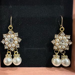 New Elegant Gold and Pearl Drop Earrings